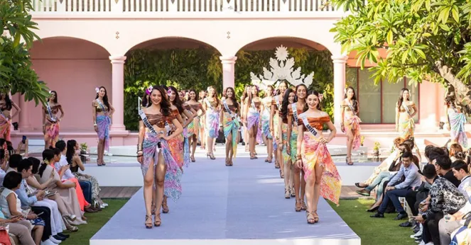 57 สาวงามเก็บตัวที่ภูเก็ตโชว์ชุดว่ายน้ำสุดเซ็กซี่ริมทะเล